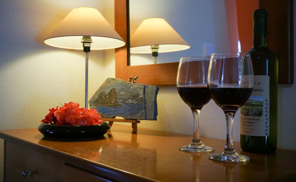 Alexandra'S Glifa Apartments Rum bild